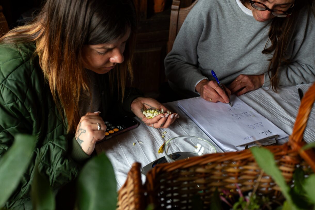 Constança Cordeiro and Keila Urzaiz De Calignon looking at herbs