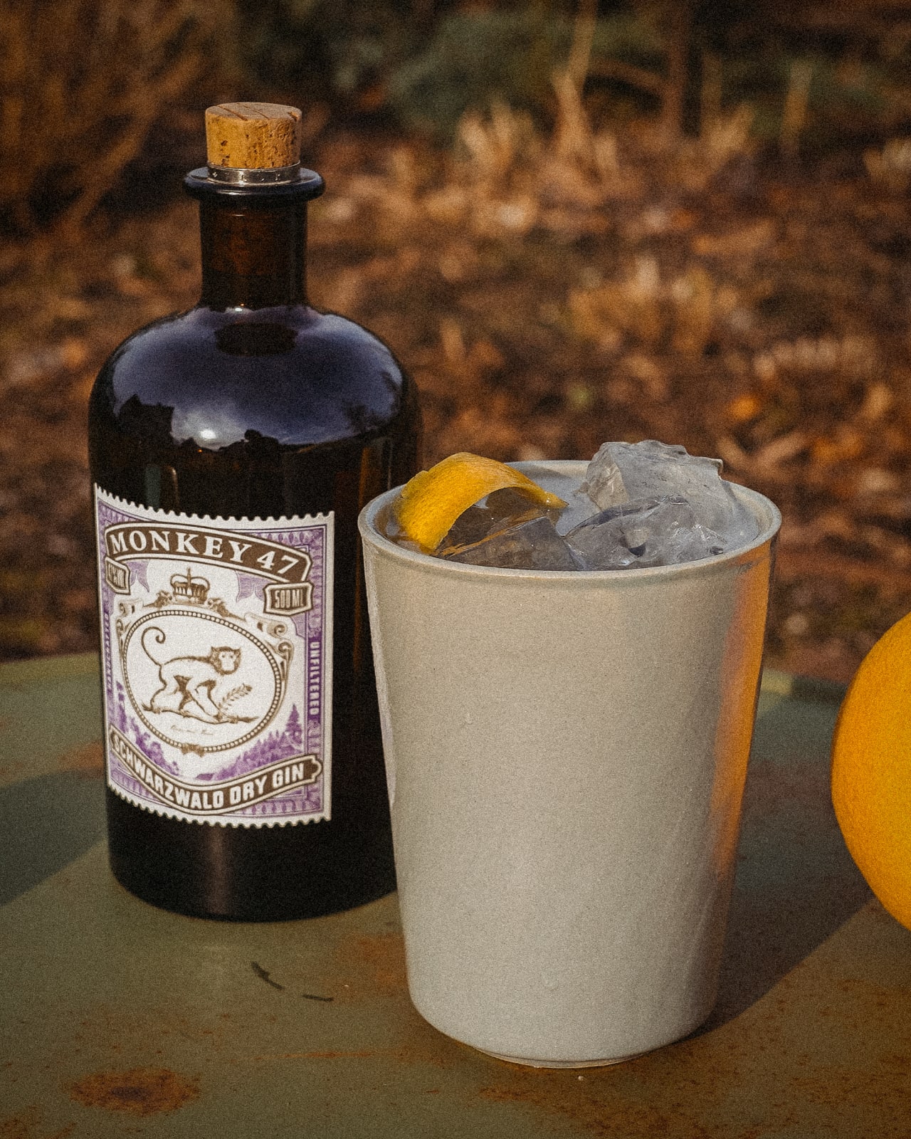 MONKEY 47 Dry Gin Tonic in Becher Grapefruit zest